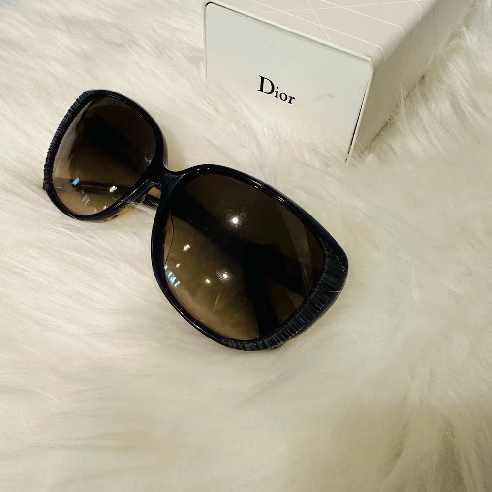 Oversized Dior Black and Brown Sunglasses - Picture 2 of 7